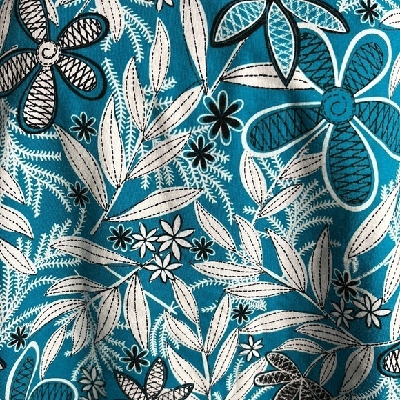 BECHAMEL XL BLUE AND WHITE FLORAL PULLOVER BLOUSE - Picture 3 of 8